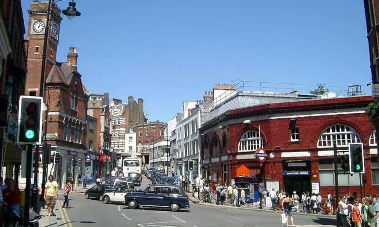 Home 5 1024px-HampsteadUndergroundSt06-1024x768